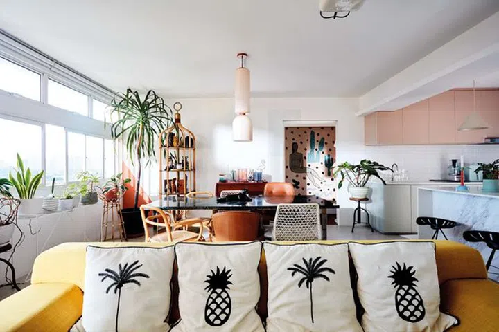 The space has been transformed into a bright and airy area, offering an unobstructed view—a benefit of its high-floor location.Photo: Gan