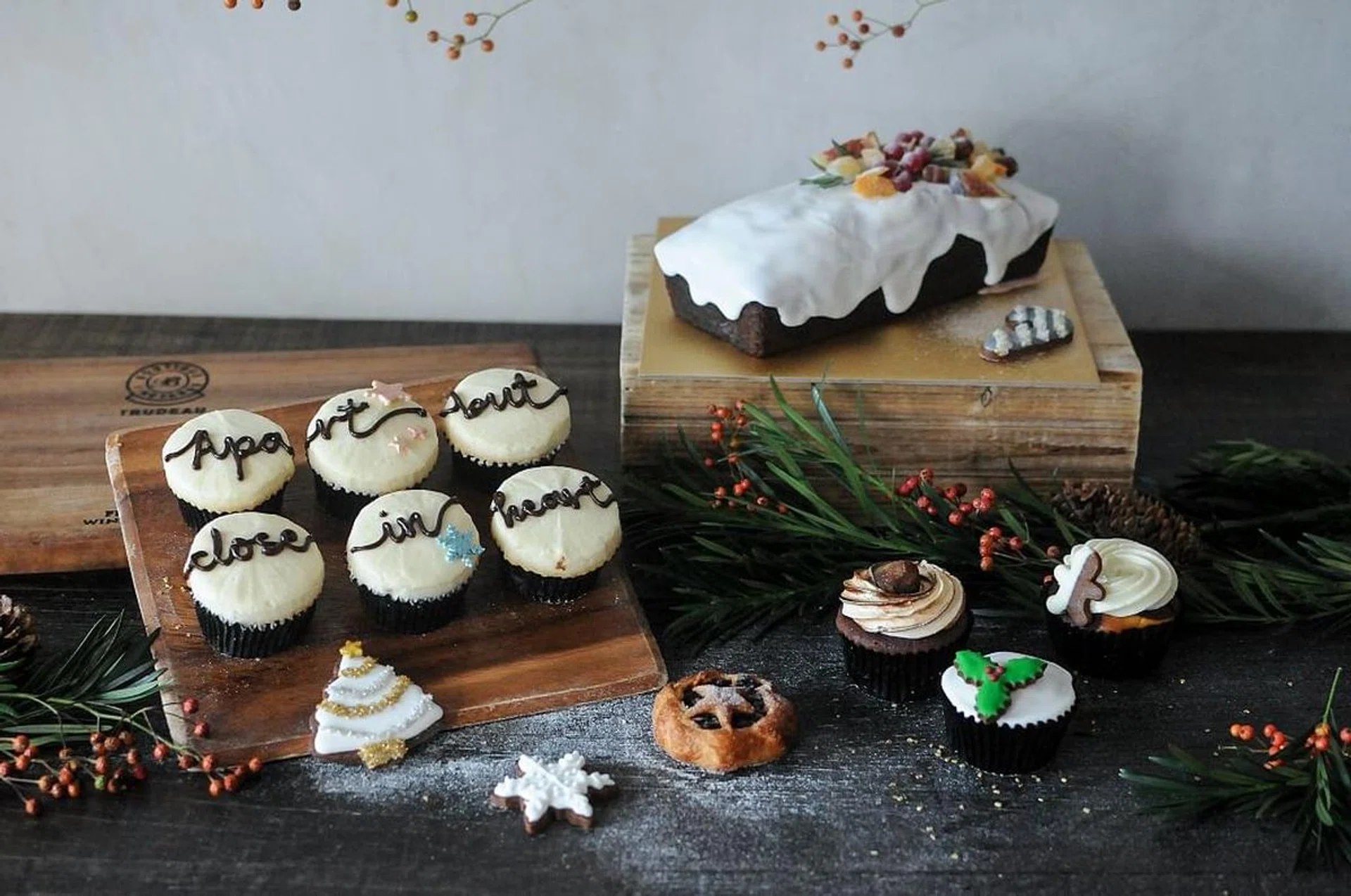 plain vanilla christmas cakes