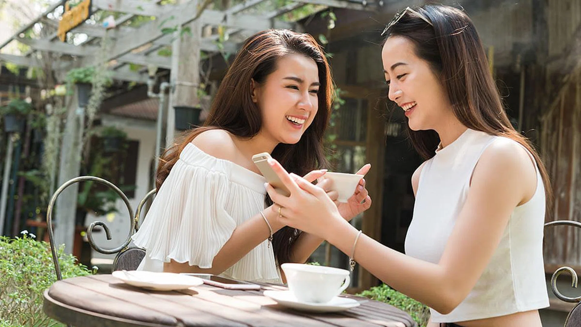 Spill it: Should you discuss your sex life with your friends?