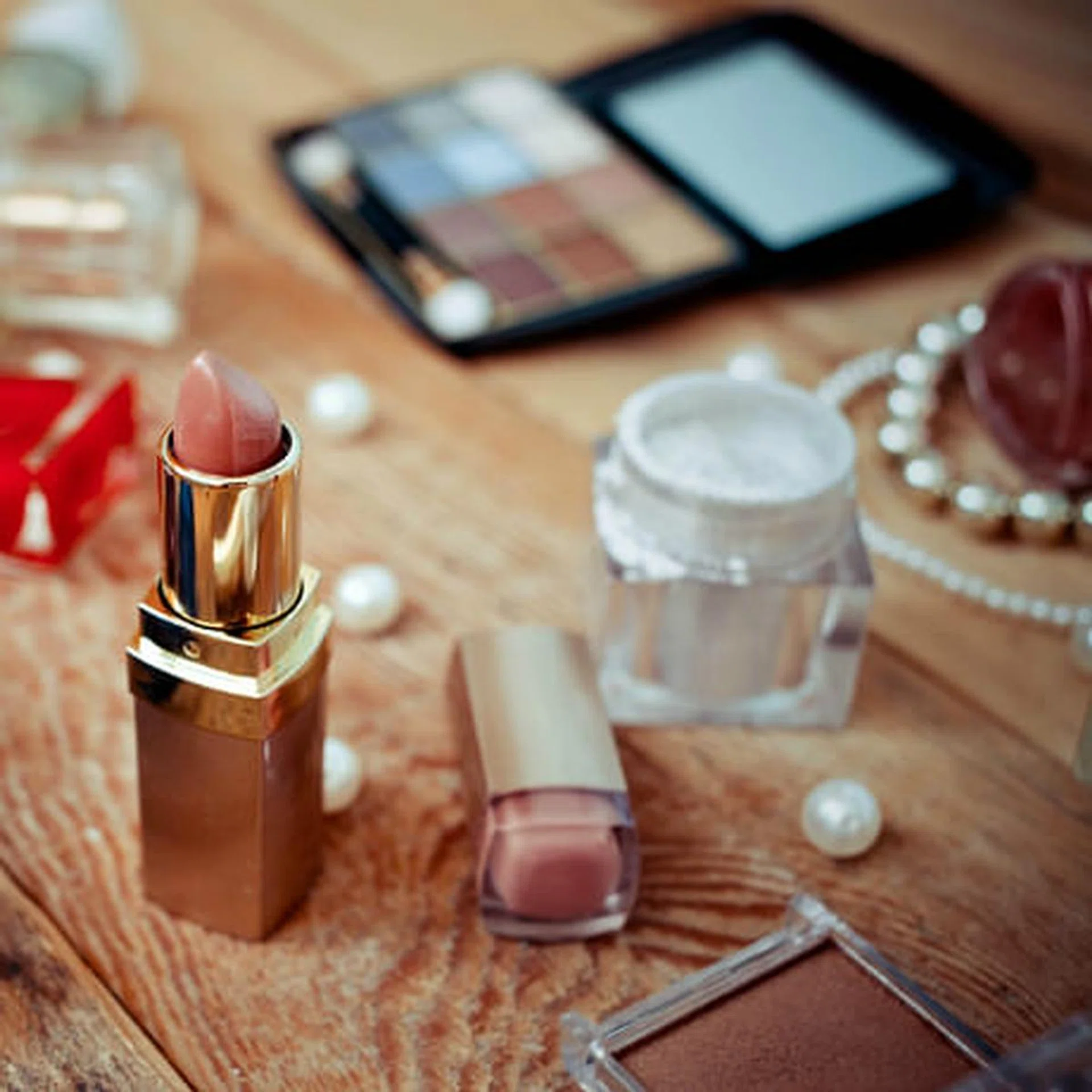 5 minute makeup routine for travel thumb