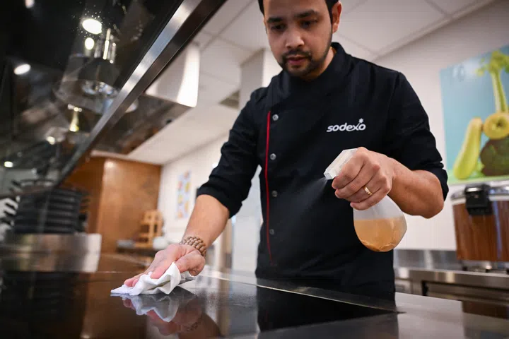 Cleaning solution made with orange.

Story on how to turn your mandarin orange peels into syrups, tea, infused oils, and natural cleaners.