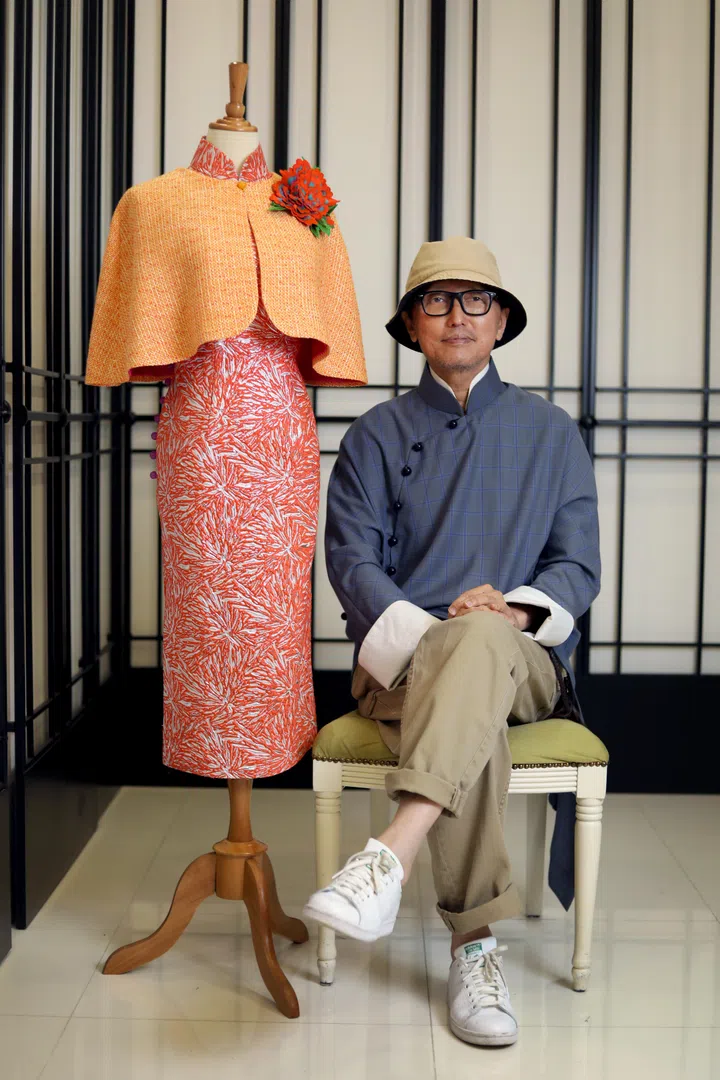 本地著名服装设计师吴来灿是本地旗袍设计的佼佼者，客户包括名媛、明星和王室成员。