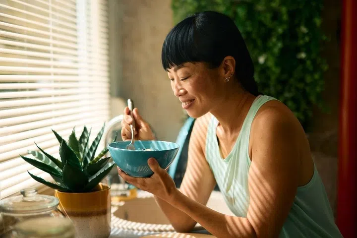 Healthy lifestyle habits may help reduce the frequency or severity of hot flushes and night sweats.