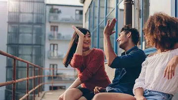 Signs You Should Be Worried About His Female Friends