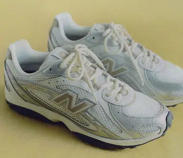 New Balance 204L | best sneakers to wear all year round