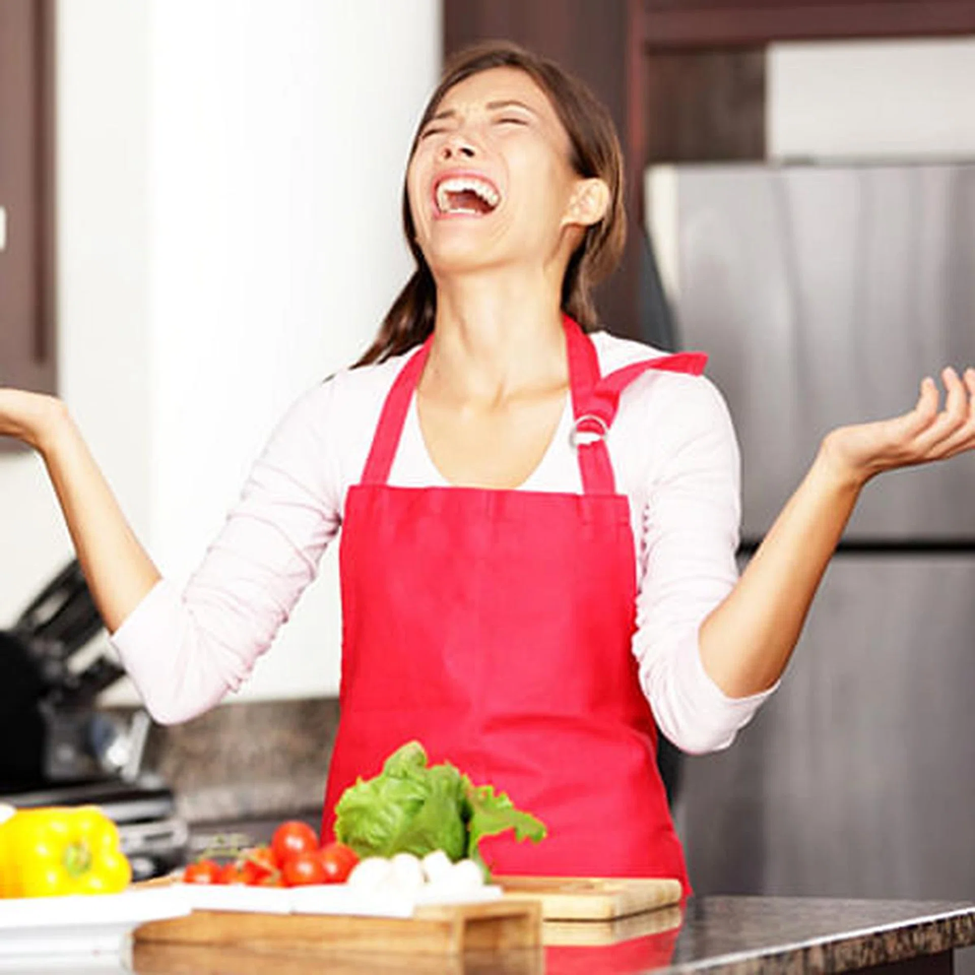 15892022-funny-cooking-image-of-woman-crying-and-screaming-in-kitchen-giving-up-making-food-after-unsuccessfutuhmb