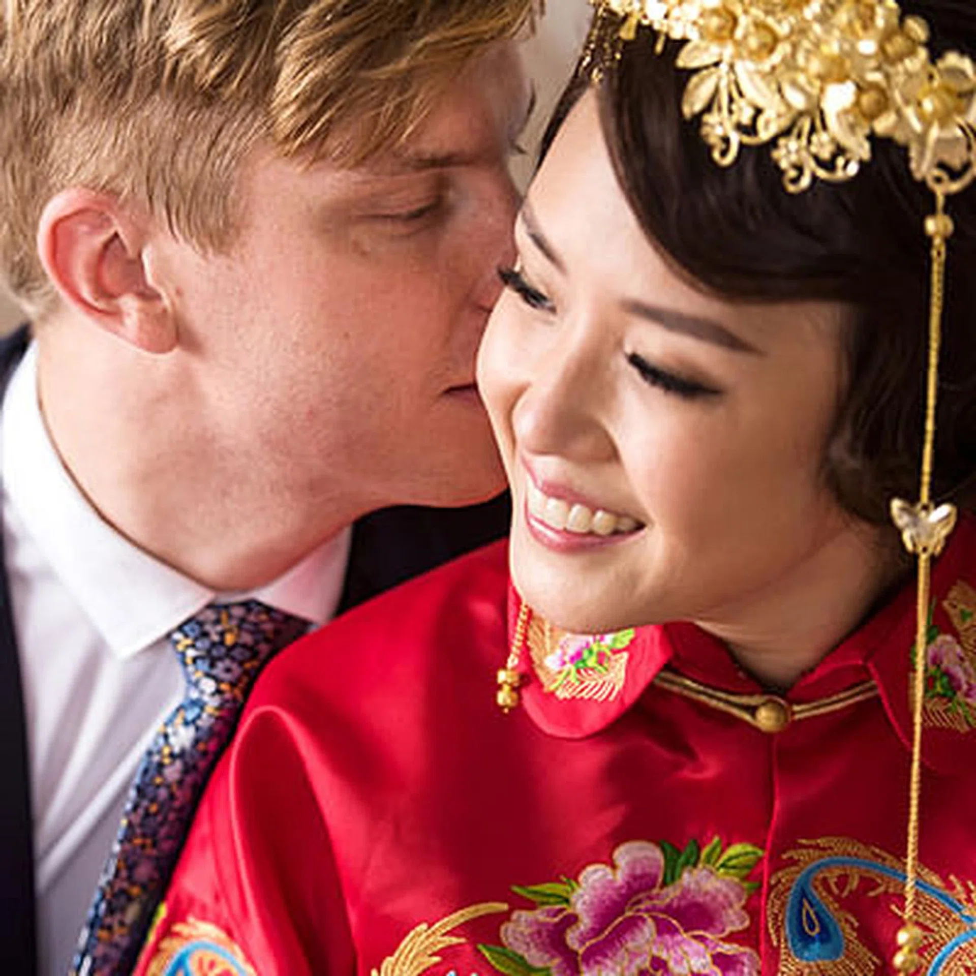Singapore singer Chew Sin Huey tied the knot with an East meets West wedding thumbnail