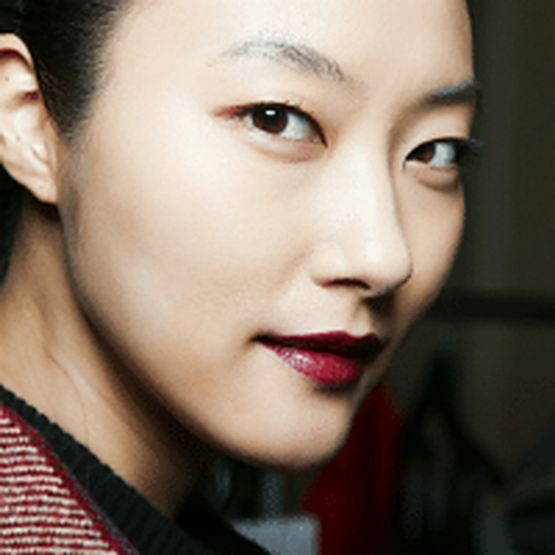 T 8 best matte but moisturising lipsticks to get the hot red  berry lip trend.png