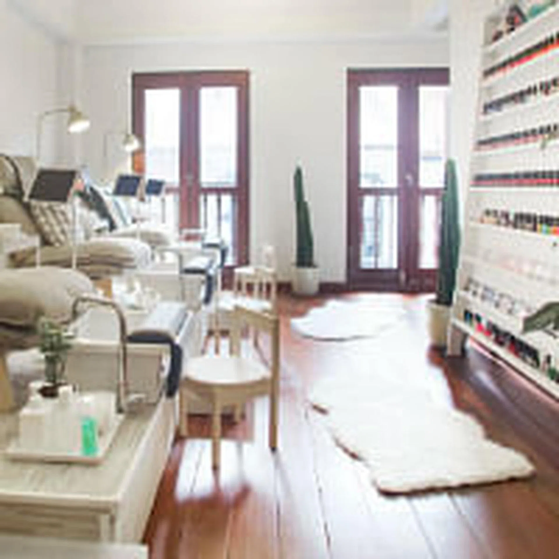 Salon Interior 2 thumb.jpg