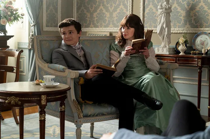 Bridgerton. (L to R) Will Tilston as Gregory Bridgerton, Claudia Jessie as Eloise Bridgerton in episode 205 of Bridgerton. Cr. Liam Daniel/Netflix © 2022