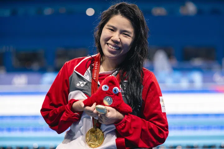 2024 Summer Paralympic Games - Para Swimming - Women’s 50m Backstroke S2 Final - Paris La Defense Arena, Paris, France - 20240831 Singapore’s Yip Pin Xiu poses with her gold medal during the victory ceremony. Mandatory Credit: Sport Singapore / Eng Chin An