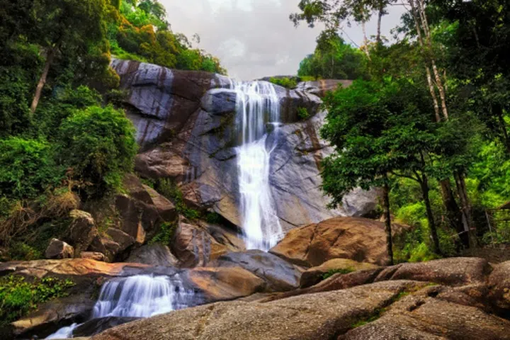 This waterfall, situated near to Telaga Harbour is considered by many to be the most beautiful waterfall on Langkawi & has one of the legends of Langkawi associated with it. It is said that the wells, or pools at the very top of the falls are where Fairies come to bathe.