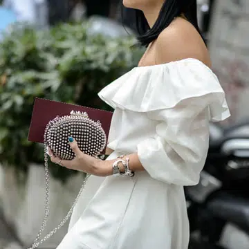 1602_housewife_tn