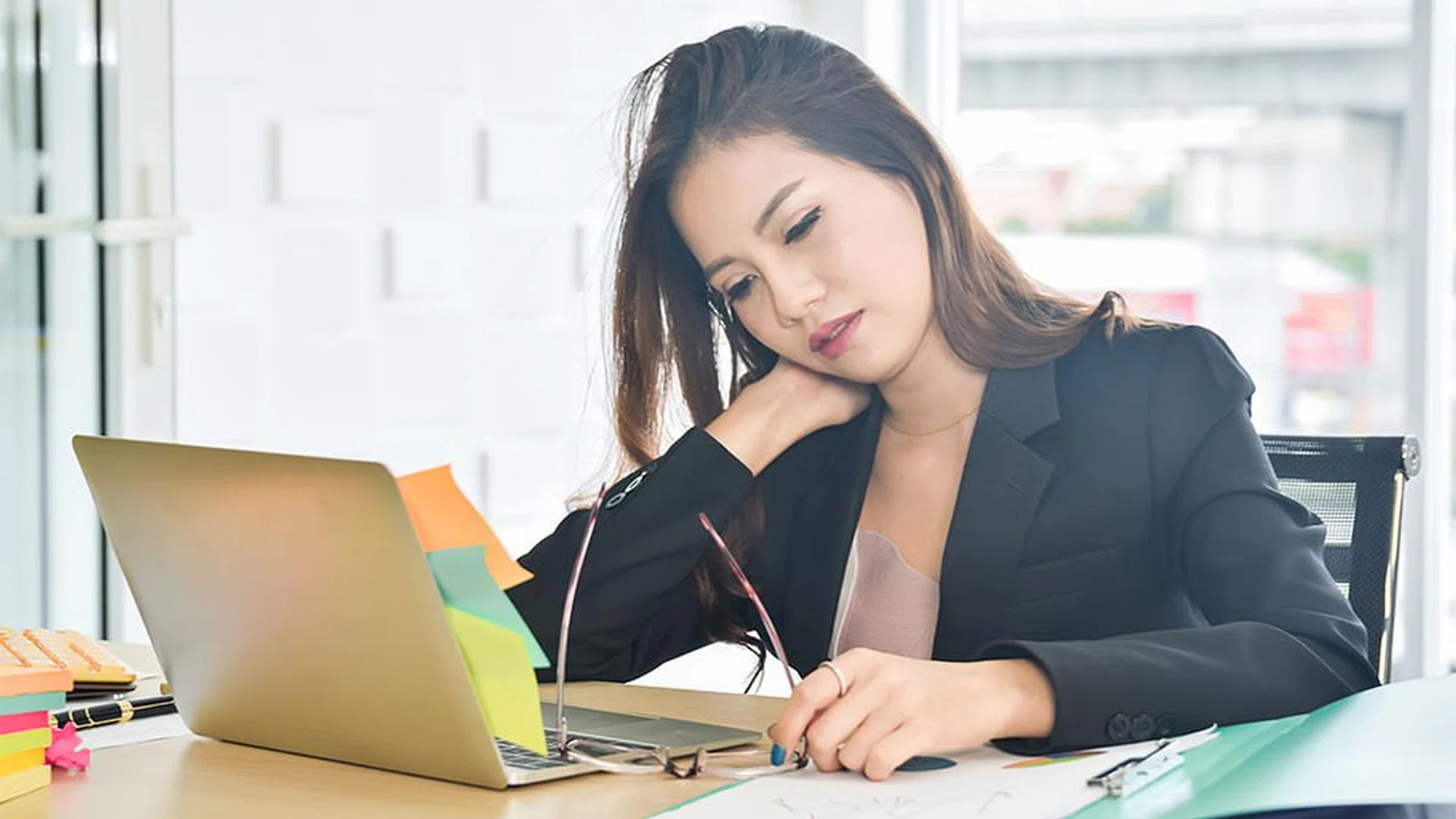 how-to-relieve-treat-eye-strain-work-home