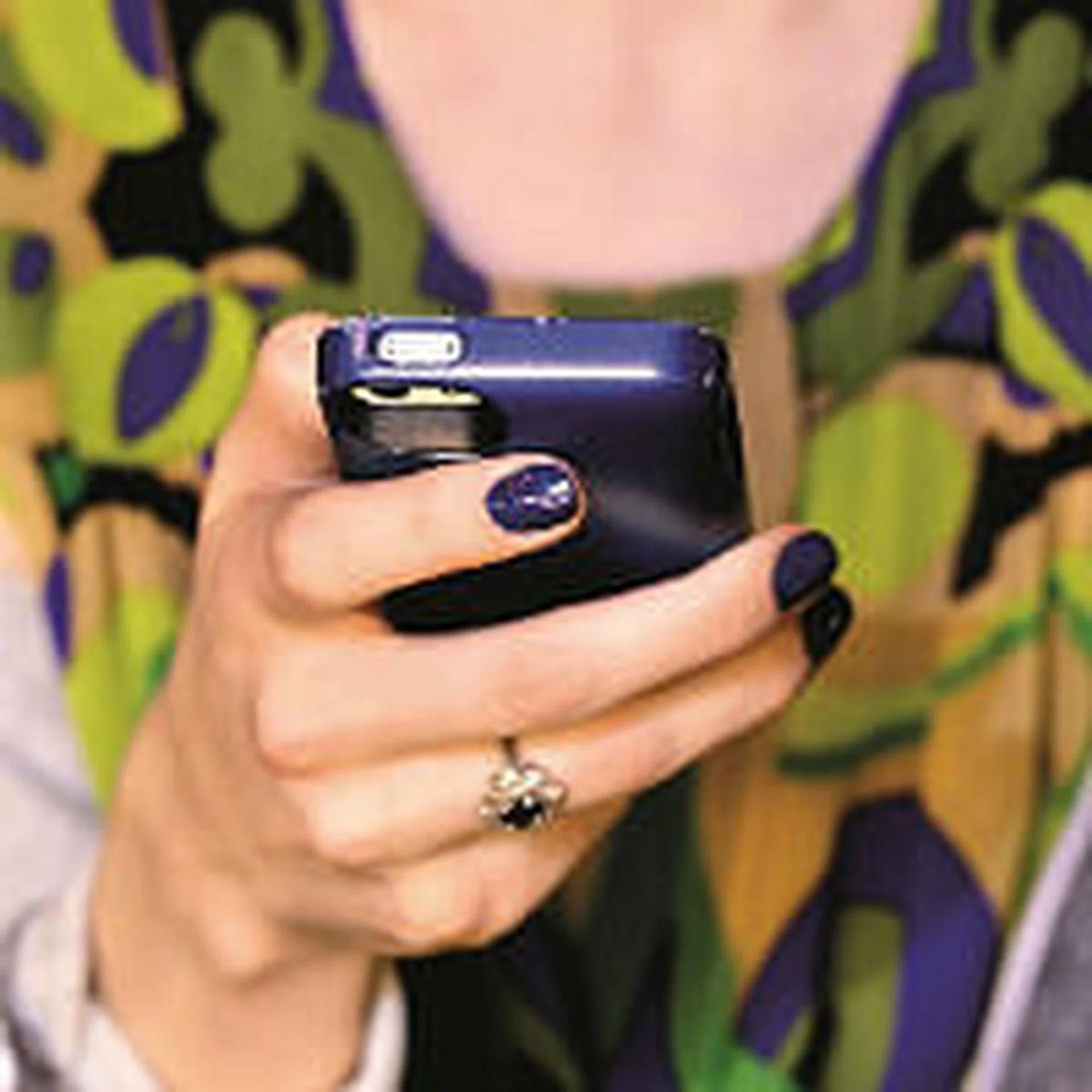 4 tips for safe online shopping on your phone thumbnail.jpg