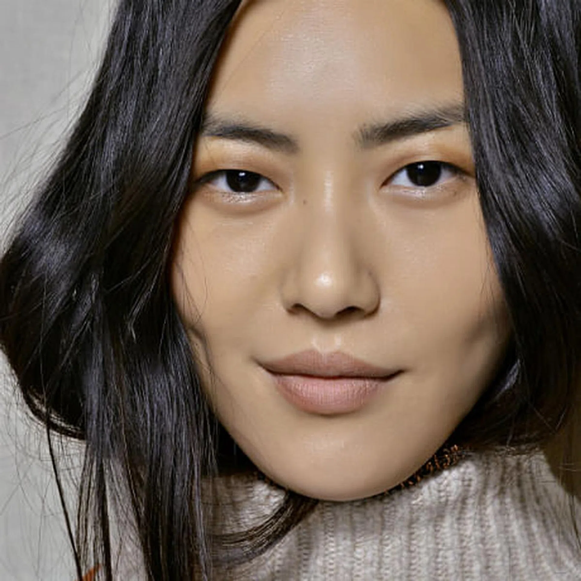 everyday mistakes that are damaging your hair - thumb