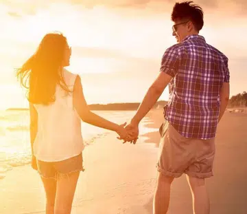 couple_happy_walking