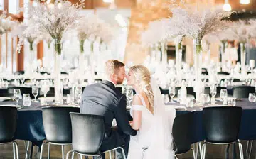 casual_glam_restaurant_wedding_setting