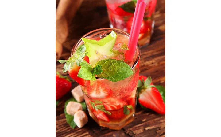 Starfruit and strawberries