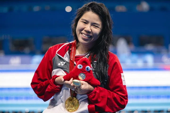 2024 Summer Paralympic Games - Para Swimming - Women’s 50m Backstroke S2 Final - Paris La Defense Arena, Paris, France - 20240831 Singapore’s Yip Pin Xiu poses with her gold medal during the victory ceremony. Mandatory Credit: Sport Singapore / Eng Chin An