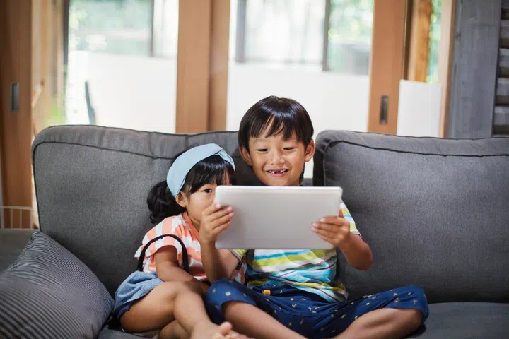 Kids on ipad
