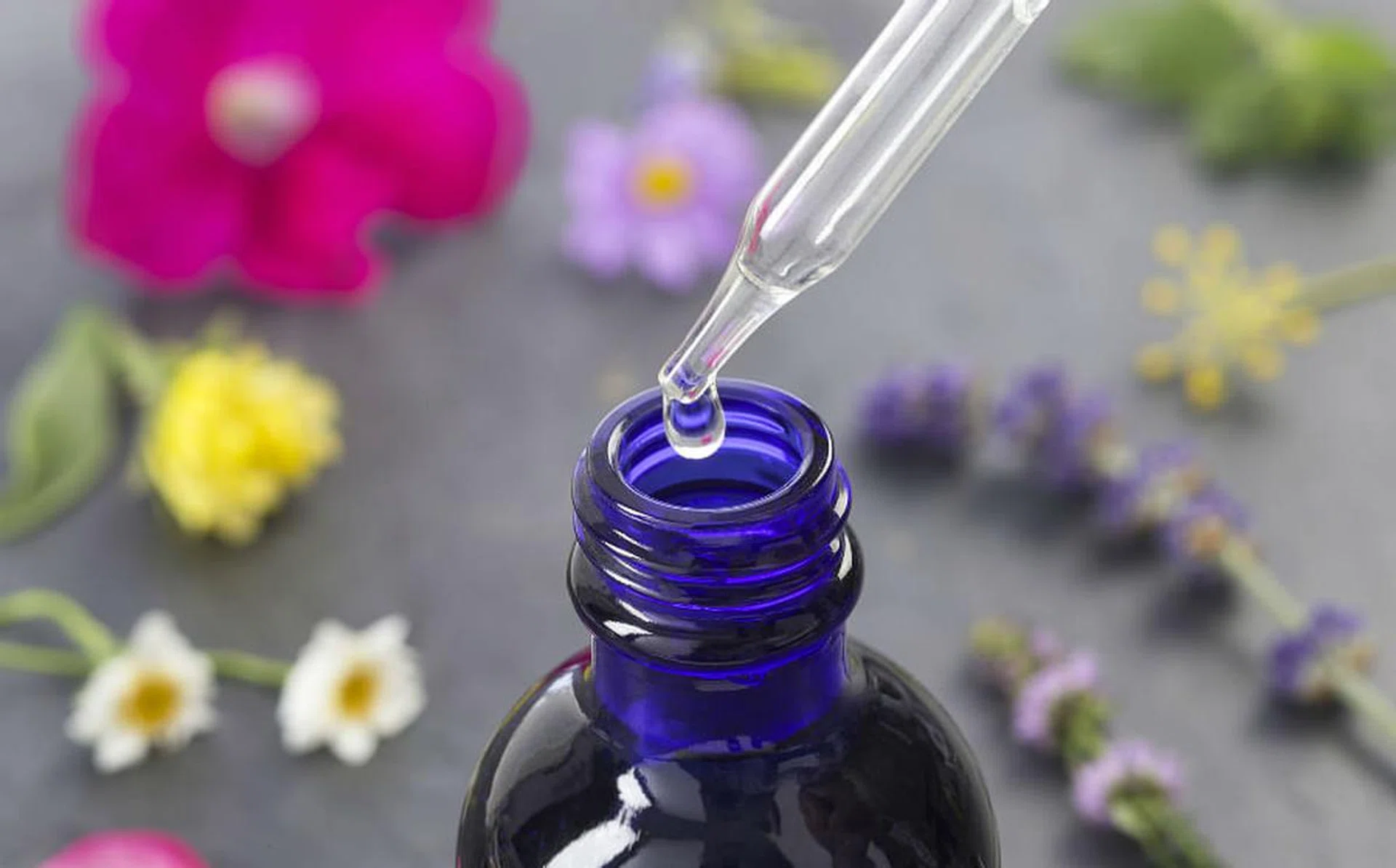 4_things_you_didnt_know_about_using_targeted_serums_900px