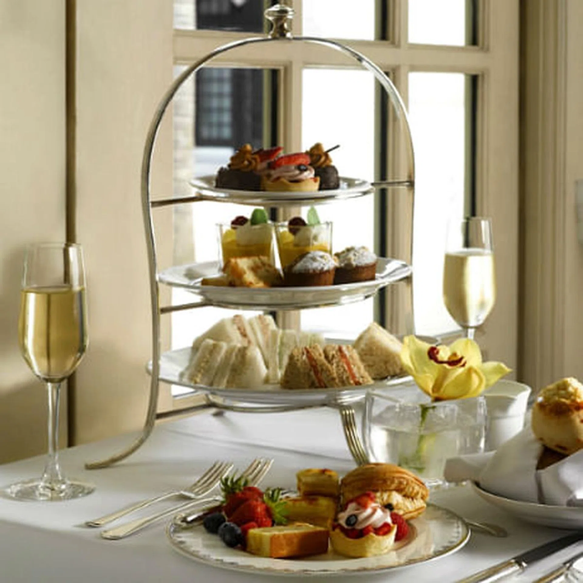 14 restaurants to book now for a romantic ValentineÃƒÂ¢Ã¢â€šÂ¬Ã¢â€žÂ¢s lunch or dinner date THUMBNAIL