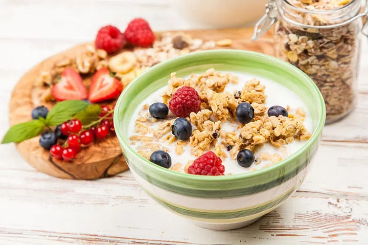 Healthy breakfast - muesli with berries