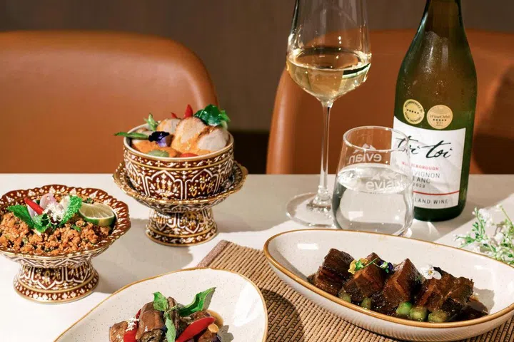 Sarai Fine Thai offers a weekend a la carte buffet, which costs $39++ an adult.