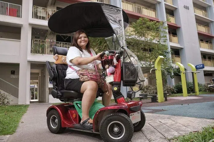 Ms Priscilla Ong serves about 400 rental block residents in Yishun, Marsiling and Sengkang, together with about 20 volunteers and a core team of 10. ST PHOTO: KEVIN LIM