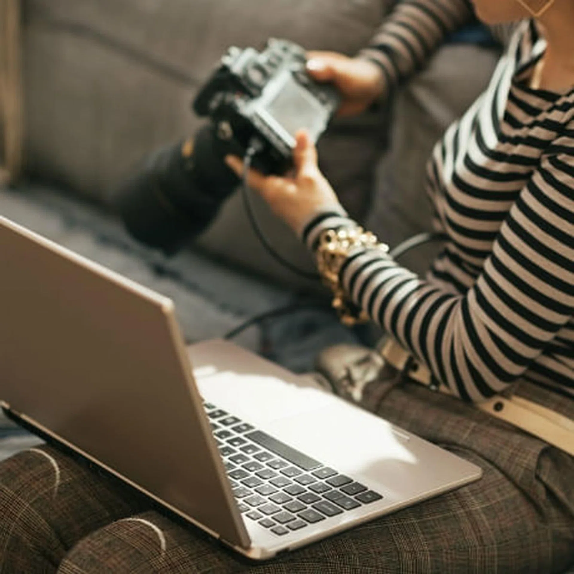 how much singapore youtube bloggers earn youtubers videos online money - thumb