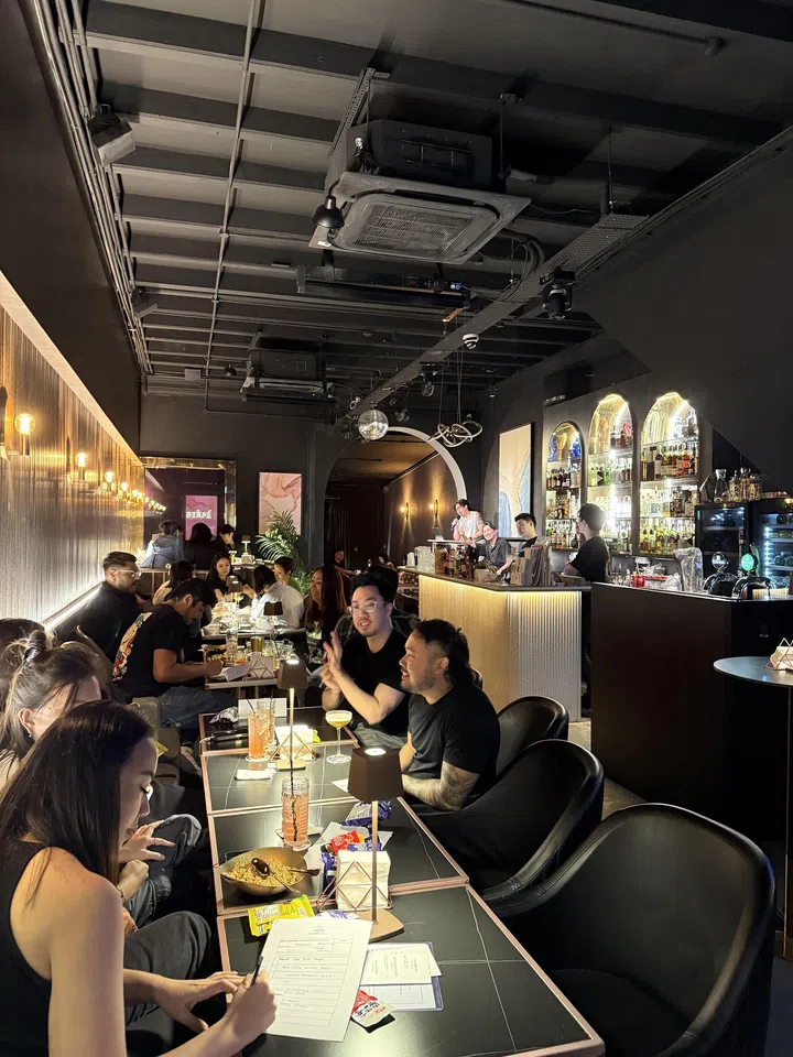 kxnightlife - Salud is a LGBT friendly bar on Keong Saik Road.

Credit: Salud