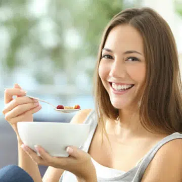 woman-eating-healthy-bowl_thumbnail