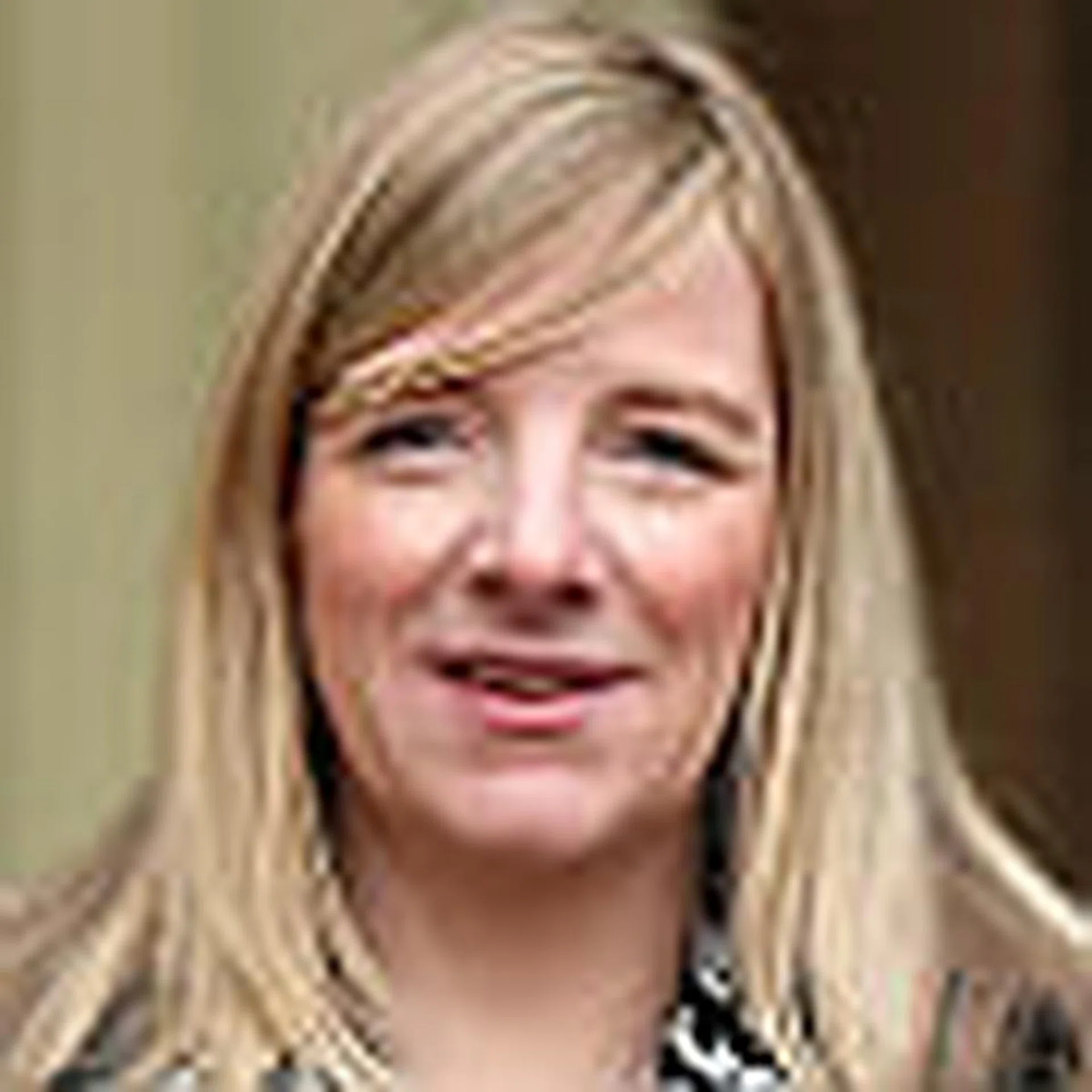 Sarah Burton 90.jpg