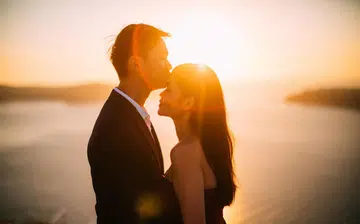 romantic_sunset_santorini_wedding_photo