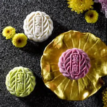 places to get special mooncakes in Singapore st regis thumbnail.jpg