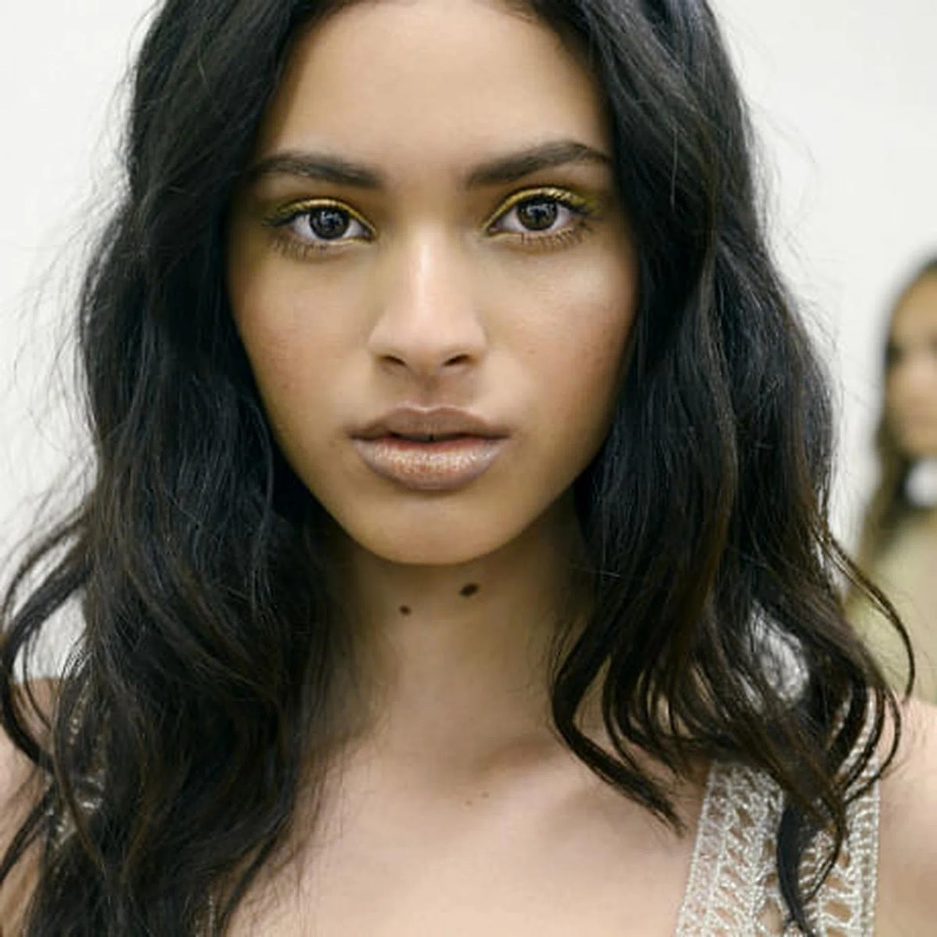 how to style natural beachy waves asian hair - thumb