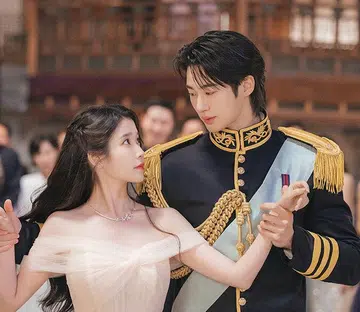 Disney+ Perfect Crown