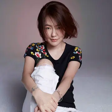 Xiao S Dee Hsu Facebook Instagram