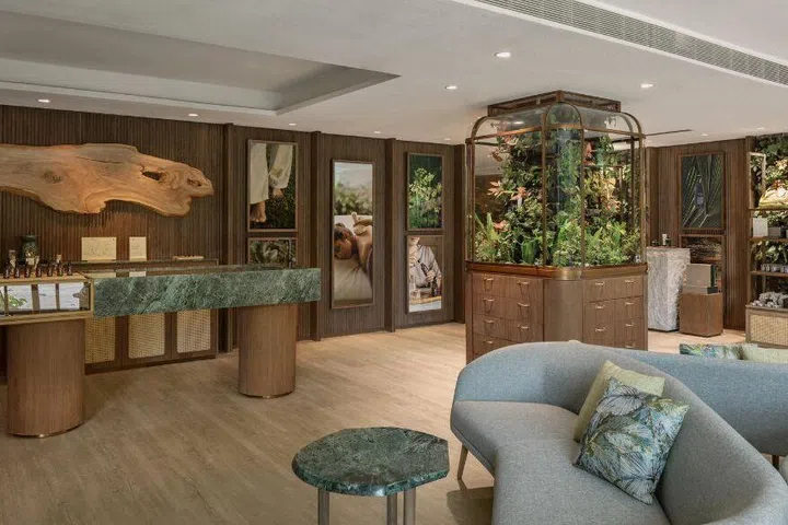 Check in, switch off – the reception at Banyan Tree Spa Mandai Rainforest Resort sets the tone for everything that follows.