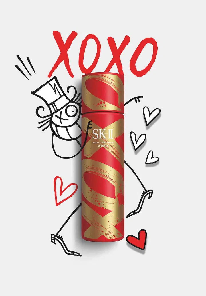 SK-II Facial Treatment Essence comes dressed up in bold, vibrant gold strokes to symbolise the best gift for New Year – virtual hugs and kisses with lots of love.