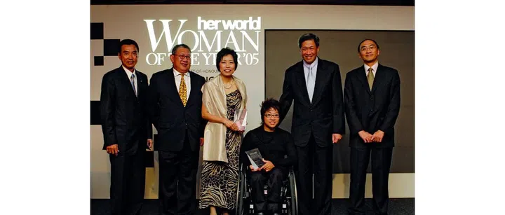 From left: SPH Magazines CEO David Tay, SPH Chairman Arthur Seet, Woman of the year Euleen Goh, Young Woman Achiever Theresa Goh, Dr Ng Eng Hen & SPH CEO Alan Chan