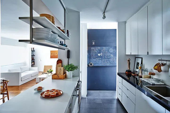 Jay replaced the original white wall tiles of the kitchen wall with a blackboard, which he uses to display recipes. 