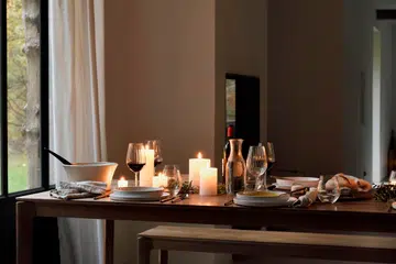A well-planned dining setup does more than seat guests—it makes hosting feel easier, with flexible seating and comfortable circulation that supports the way people naturally gather.