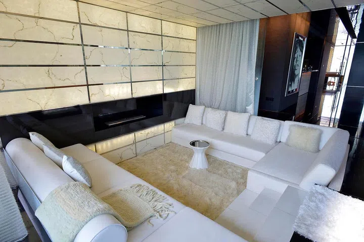 In the white-themed ‘winter’ room, furniture pieces are bathed in white and the air-conditioning blasts icy cold air to mimic the winter breeze.