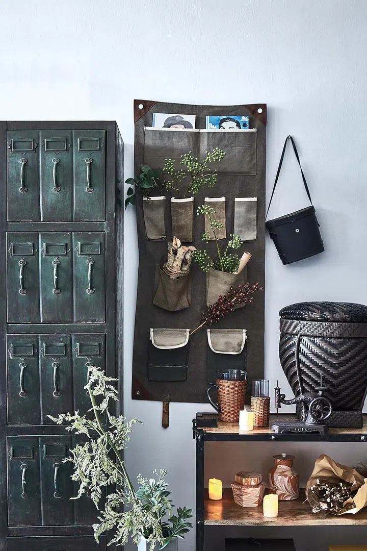 This absolutely casual and quirky look is especially ideal for homes along the waterfront, with salty breezes blowing through, adding to the charm of this alternative to the usual Scandinavian interior style.