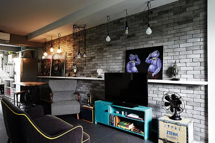 The homeowner didn’t let space restrict him from infusing every inch of the home with his colourful taste and character. Interior design by Io Man Style Kounsel