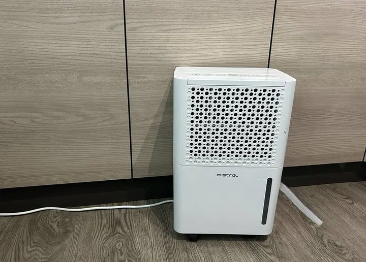 The given drainage pipe on the Mistral 10L Dehumidifier with Ionizer and UV, MDH1022, was too short to use from the bedroom, but might be useful in the bathroom or near the laundry!