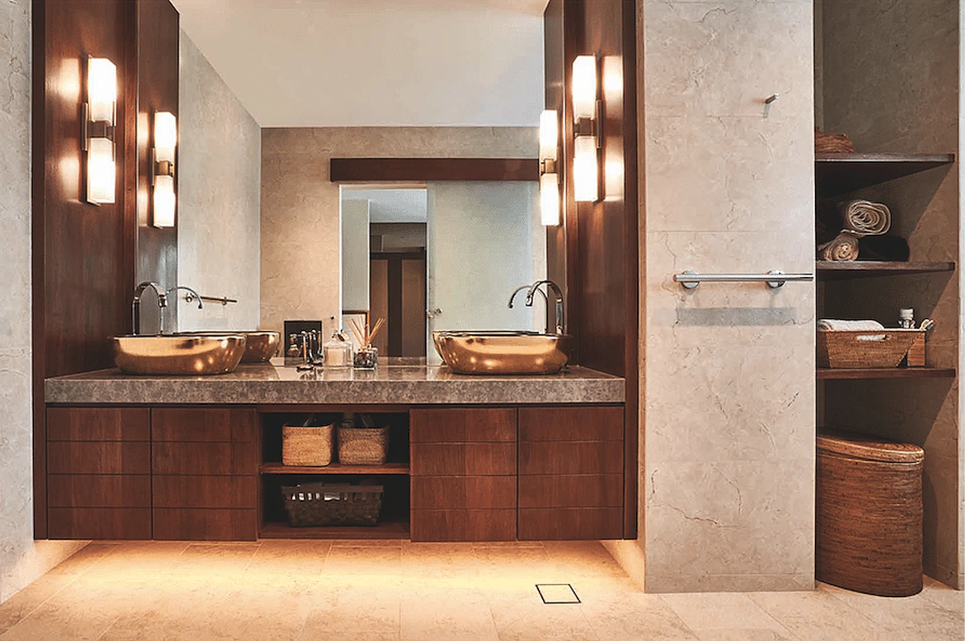 86211-black_n_white_house_sconces