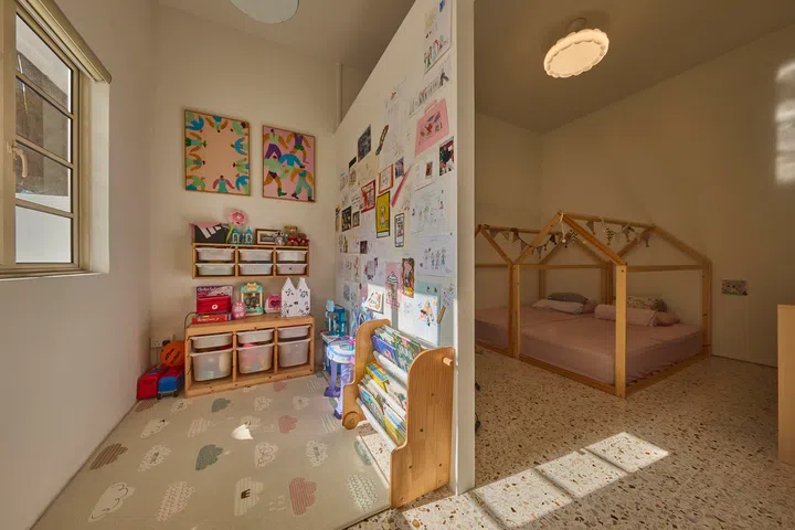 A simple partition separates play, study and sleep areas, allowing the room to function as multiple spaces at once.